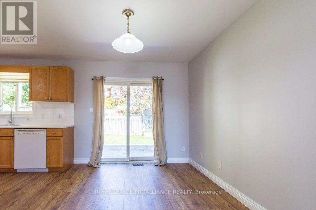 












23 SUNSHINE LANE

,
Quinte West (Murray Ward),




Ontario
K8V6X3

