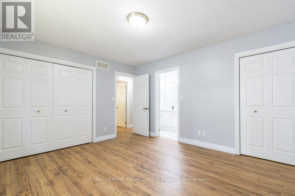 












23 SUNSHINE LANE

,
Quinte West (Murray Ward),




Ontario
K8V6X3

