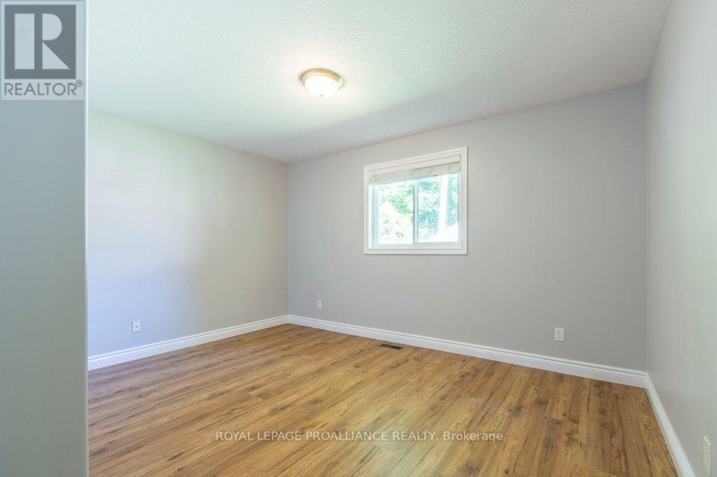 












23 SUNSHINE LANE

,
Quinte West (Murray Ward),




Ontario
K8V6X3

