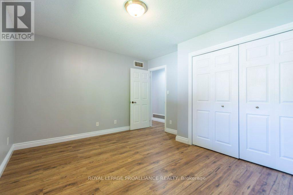 












23 SUNSHINE LANE

,
Quinte West (Murray Ward),




Ontario
K8V6X3

