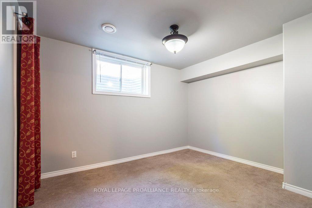 












23 SUNSHINE LANE

,
Quinte West (Murray Ward),




Ontario
K8V6X3

