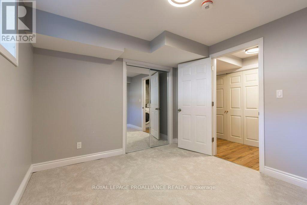 












23 SUNSHINE LANE

,
Quinte West (Murray Ward),




Ontario
K8V6X3

