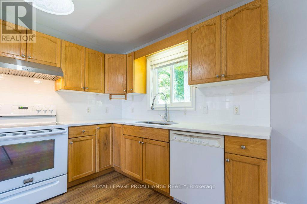 












23 SUNSHINE LANE

,
Quinte West (Murray Ward),




Ontario
K8V6X3

