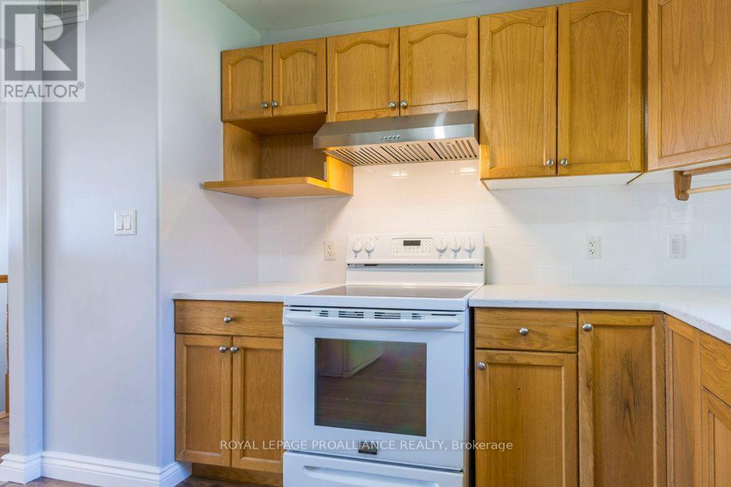 












23 SUNSHINE LANE

,
Quinte West (Murray Ward),




Ontario
K8V6X3

