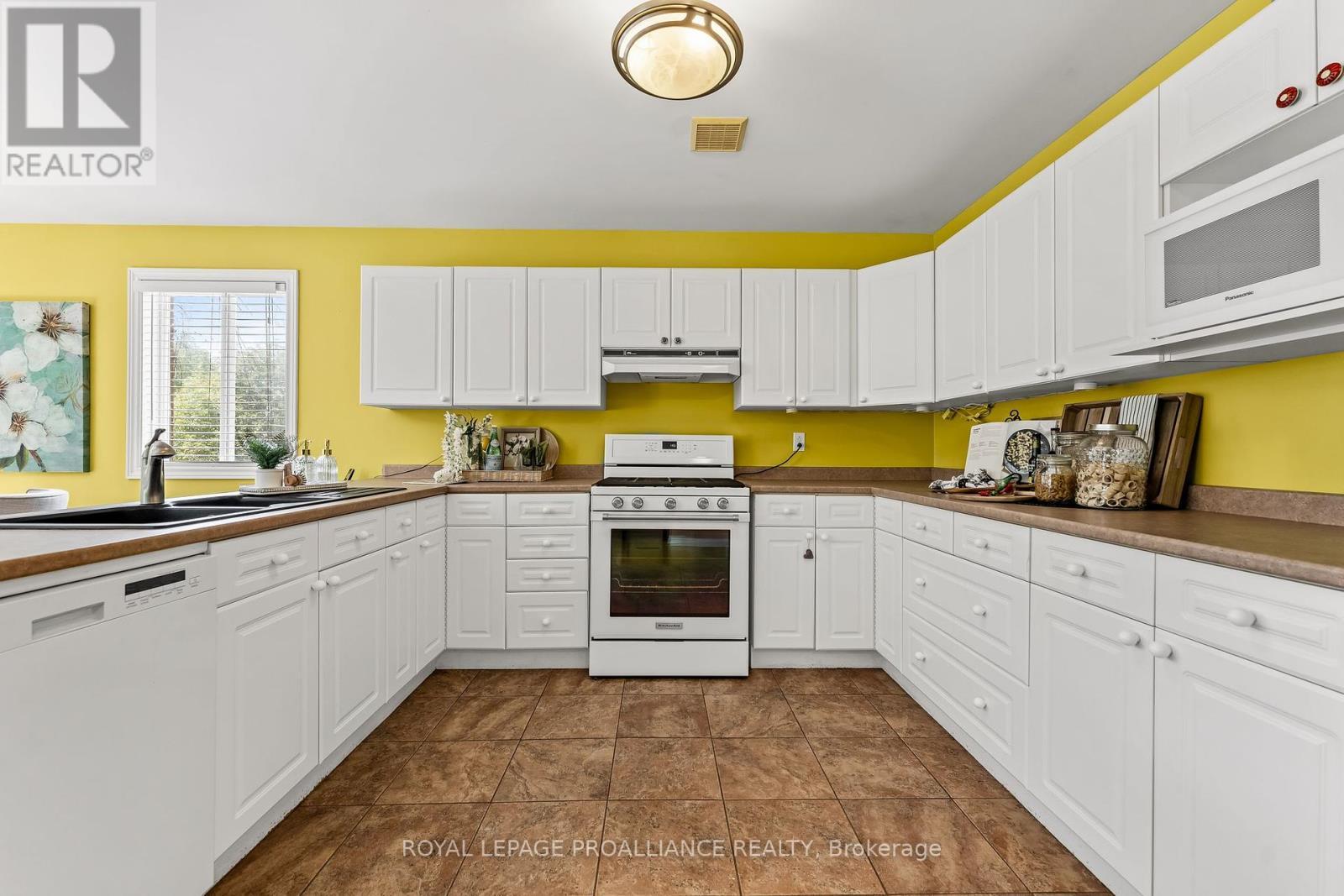 












273 PARKVIEW HILLS DRIVE

,
Cobourg,




Ontario
K9A5S3

