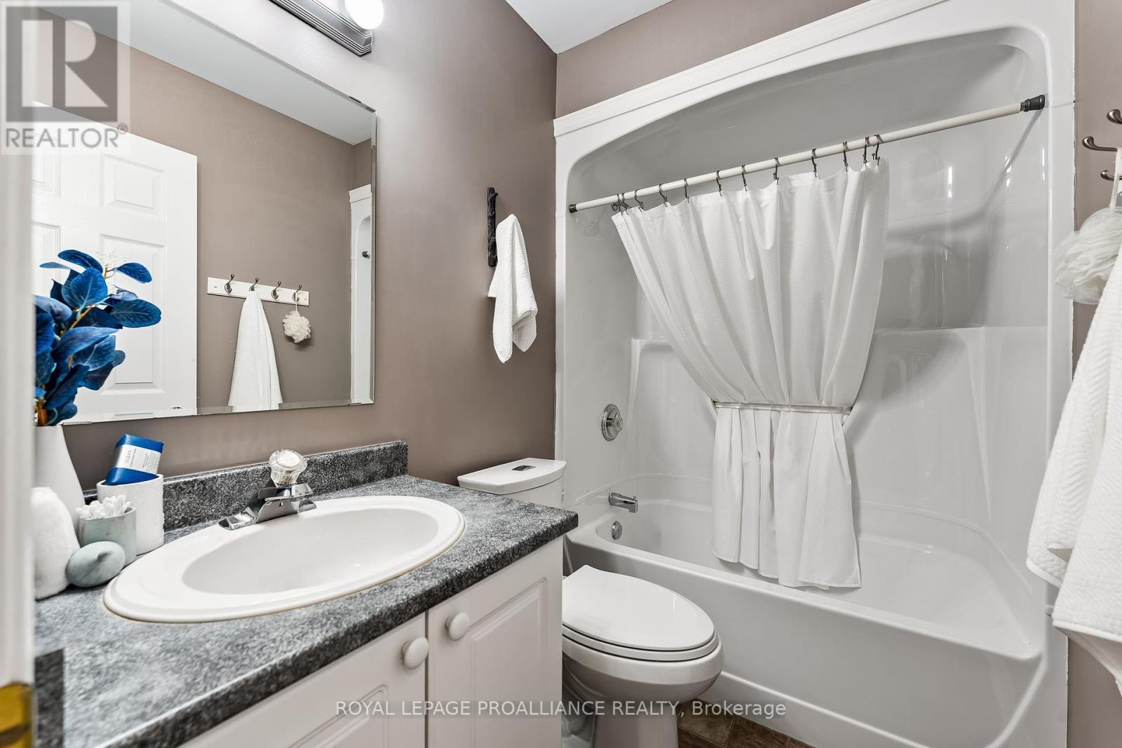 












273 PARKVIEW HILLS DRIVE

,
Cobourg,




Ontario
K9A5S3

