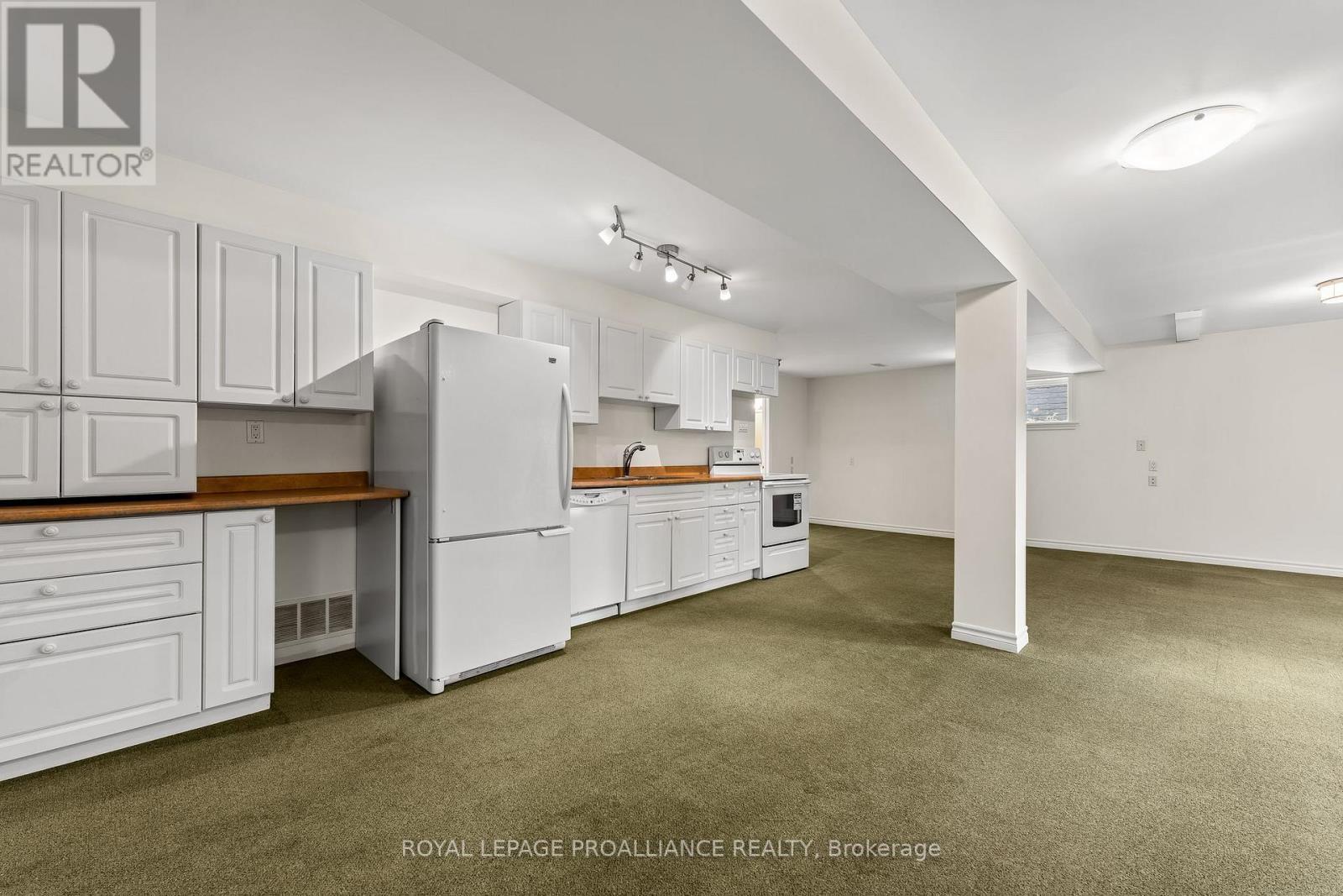 












273 PARKVIEW HILLS DRIVE

,
Cobourg,




Ontario
K9A5S3

