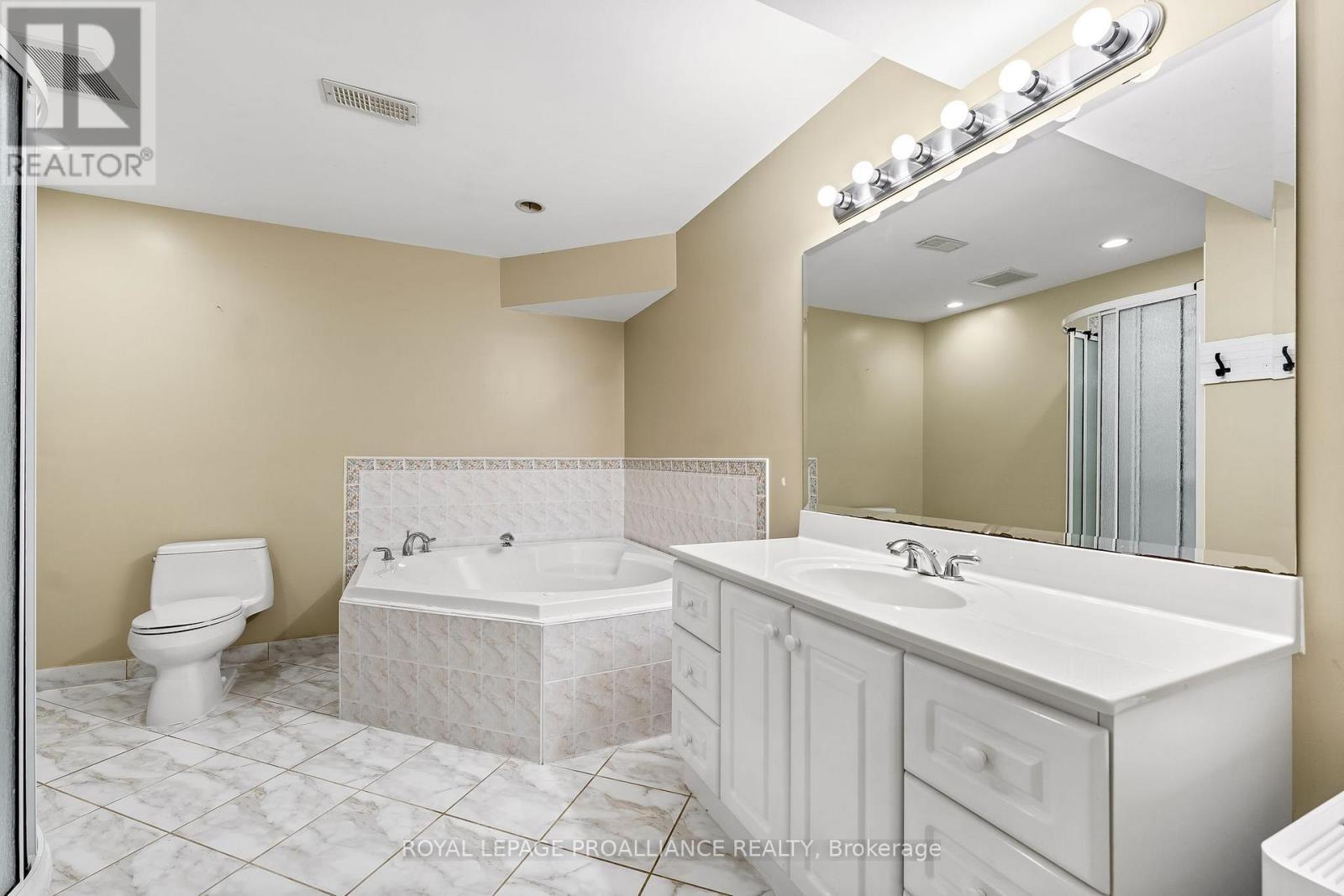 












273 PARKVIEW HILLS DRIVE

,
Cobourg,




Ontario
K9A5S3

