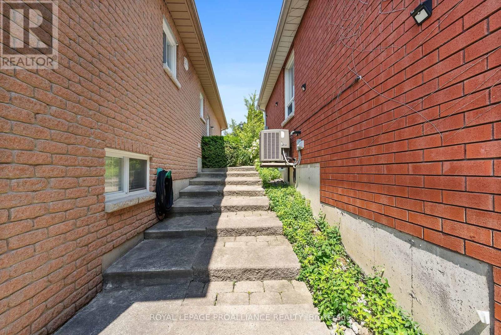 












273 PARKVIEW HILLS DRIVE

,
Cobourg,




Ontario
K9A5S3

