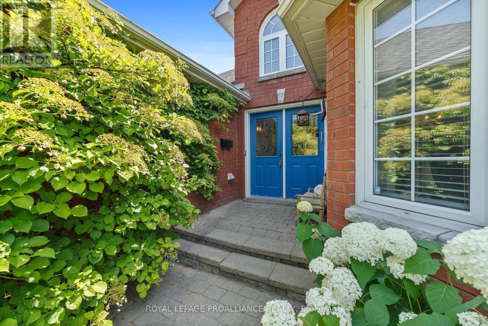 












273 PARKVIEW HILLS DRIVE

,
Cobourg,




Ontario
K9A5S3

