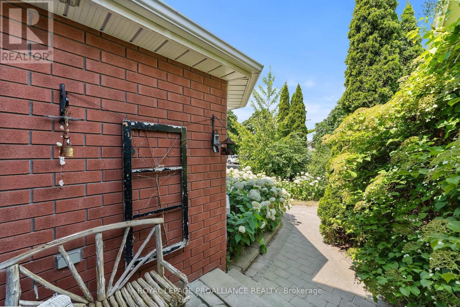 












273 PARKVIEW HILLS DRIVE

,
Cobourg,




Ontario
K9A5S3

