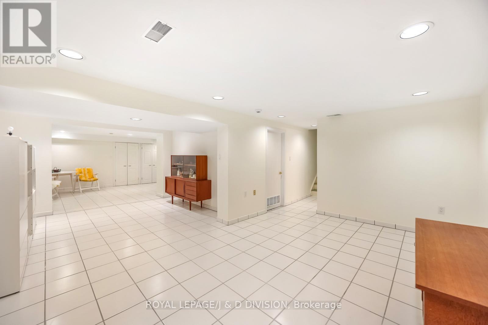 












31 GEORGE HENRY BOULEVARD

,
Toronto,




Ontario
M2J1E3

