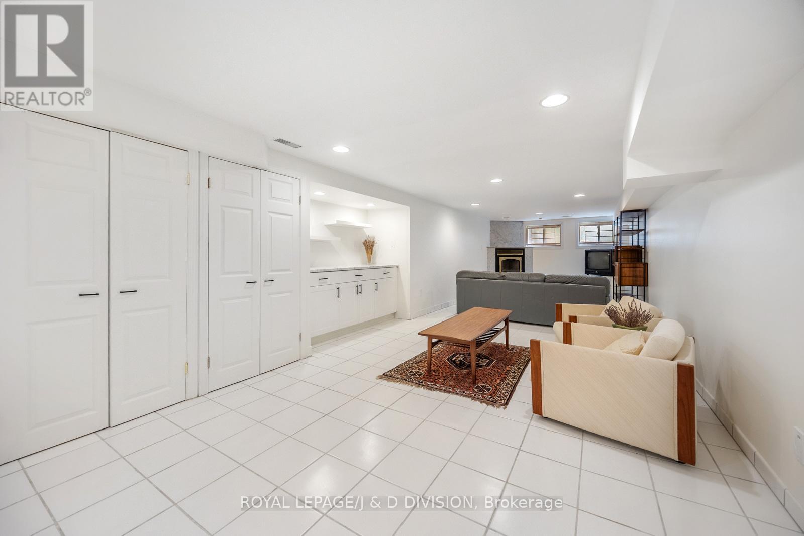 












31 GEORGE HENRY BOULEVARD

,
Toronto,




Ontario
M2J1E3

