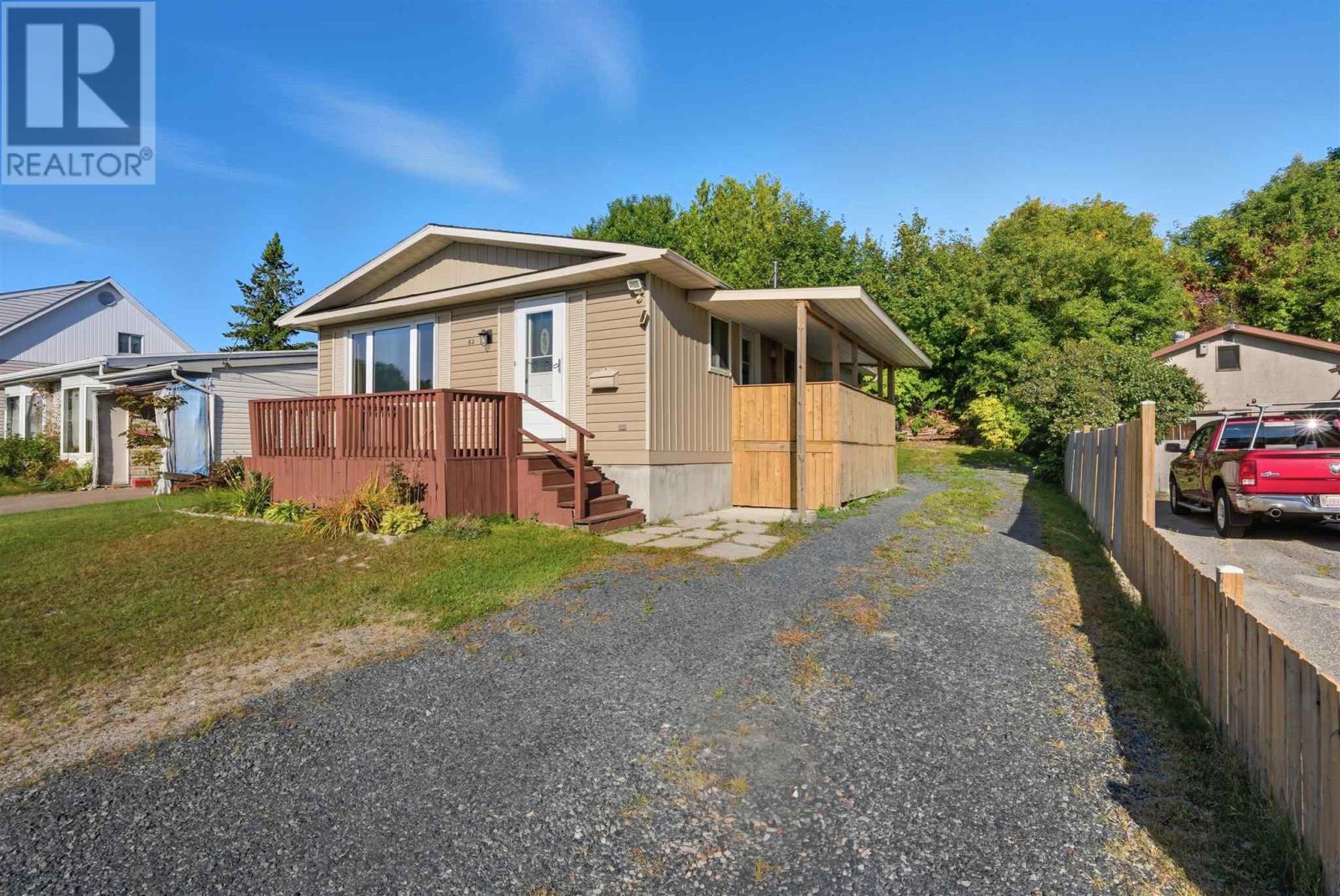 












62 Dieppe AVE

,
Elliot Lake,




Ontario
P5A1H3

