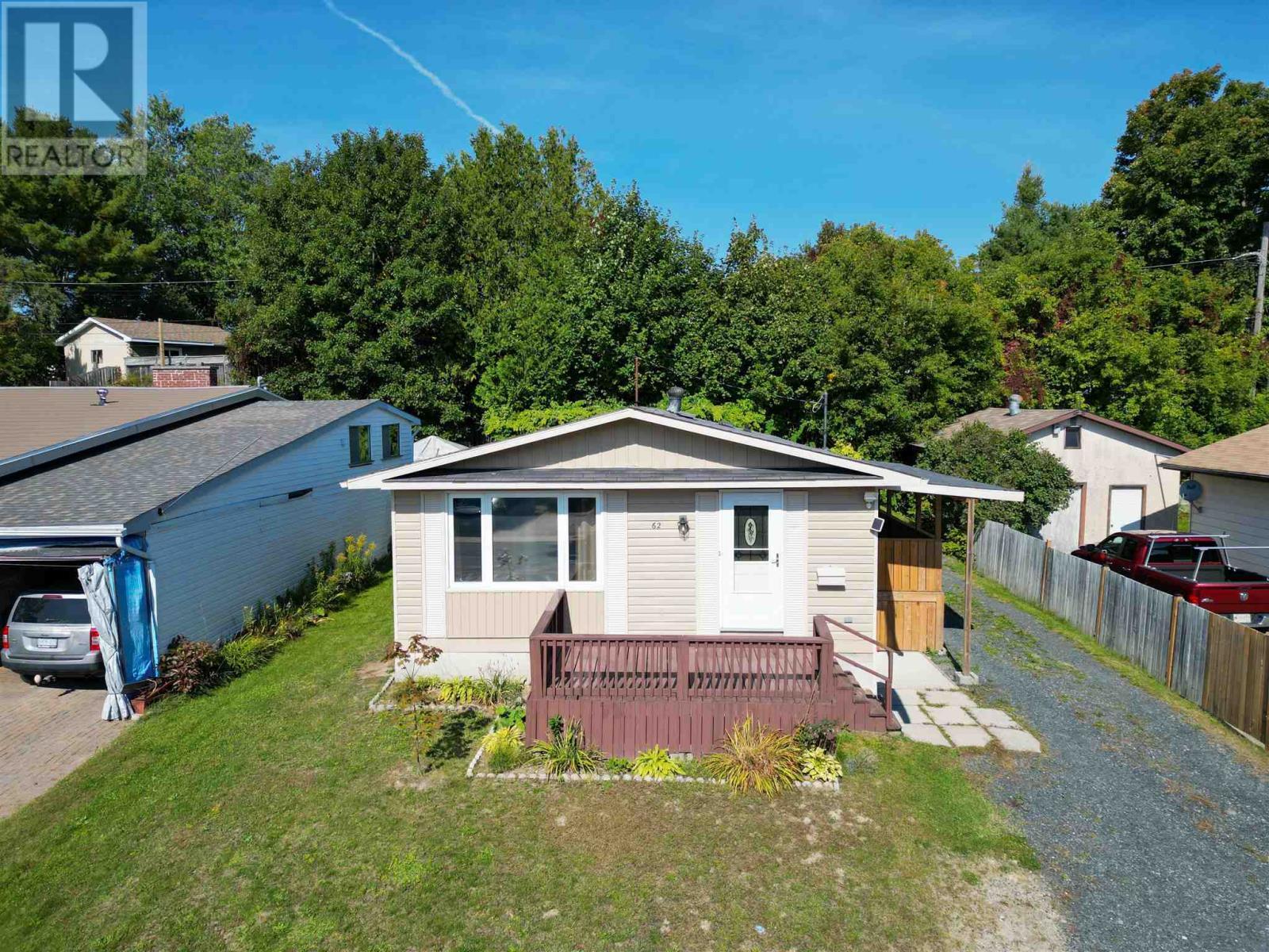 












62 Dieppe AVE

,
Elliot Lake,




Ontario
P5A1H3

