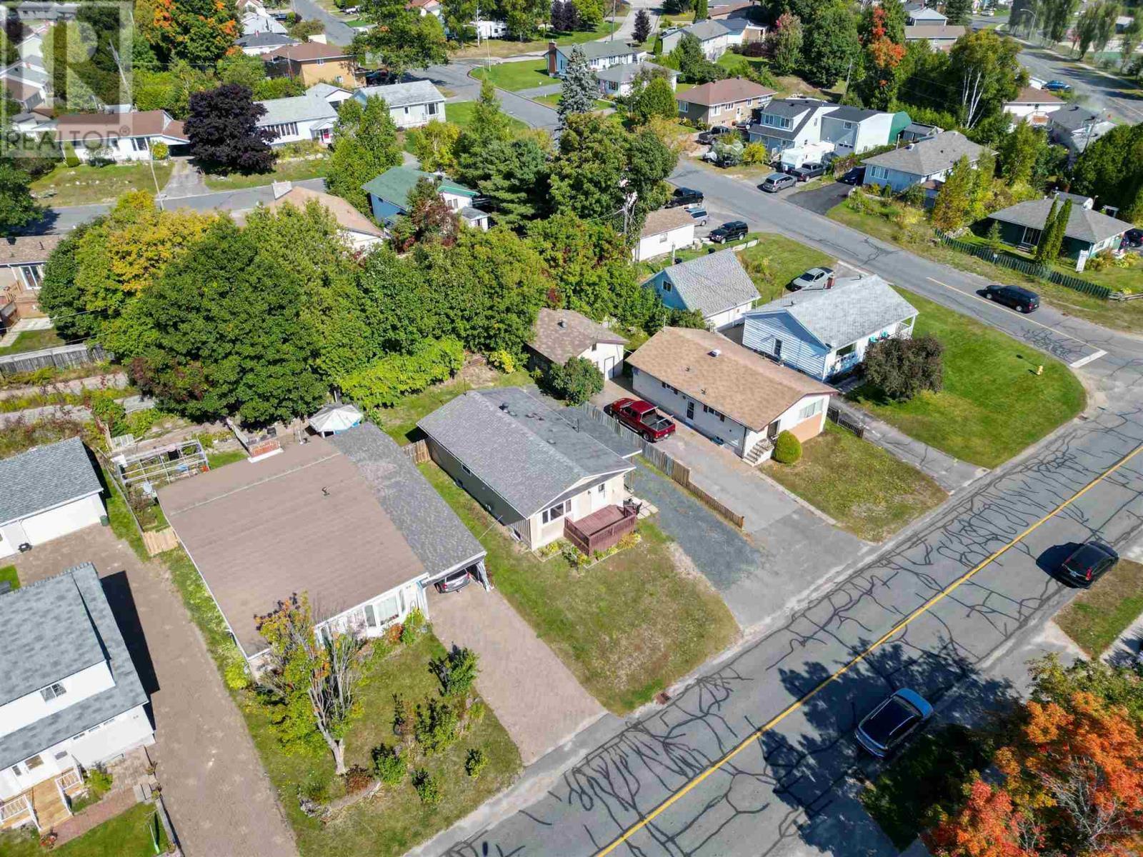 












62 Dieppe AVE

,
Elliot Lake,




Ontario
P5A1H3

