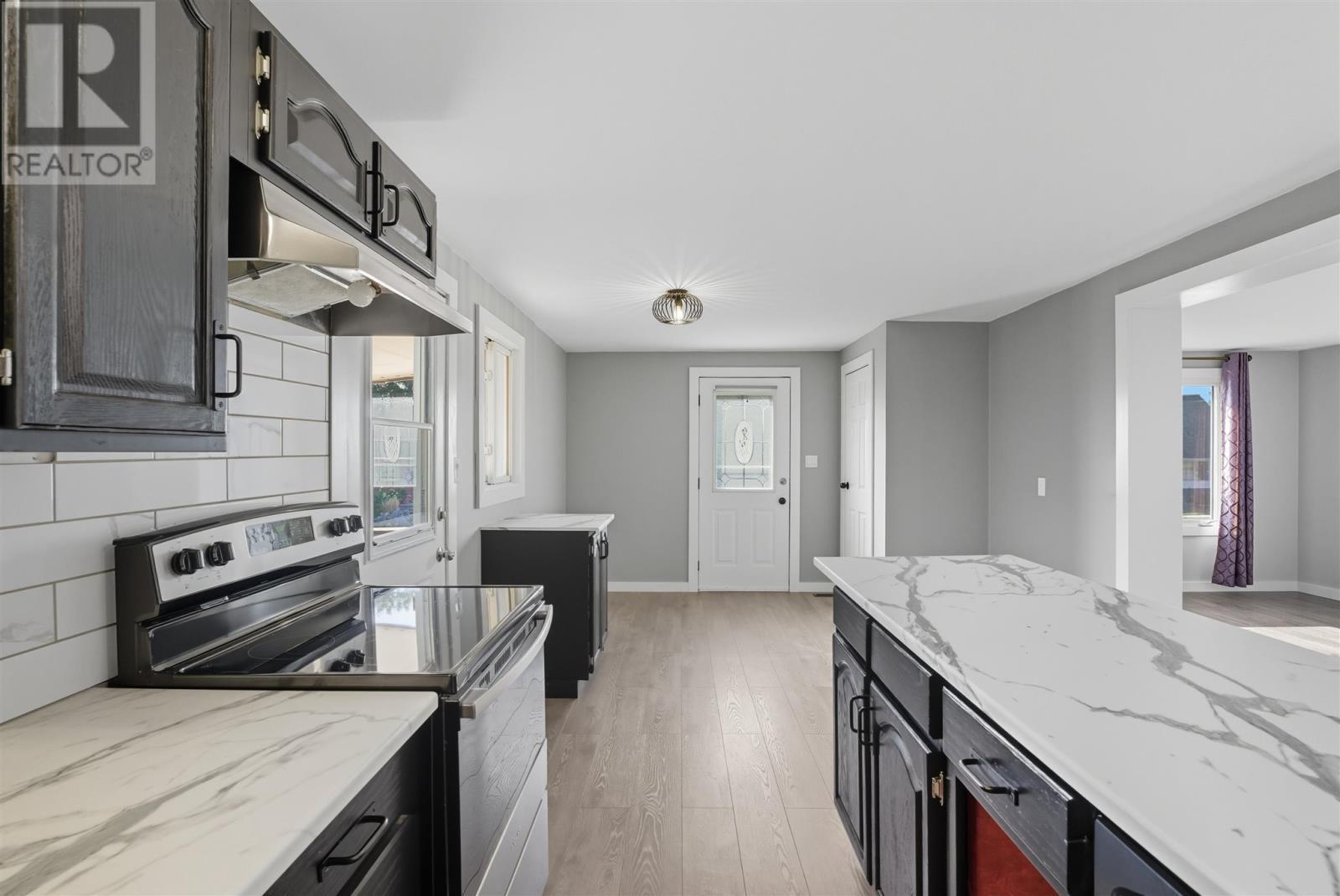 












62 Dieppe AVE

,
Elliot Lake,




Ontario
P5A1H3

