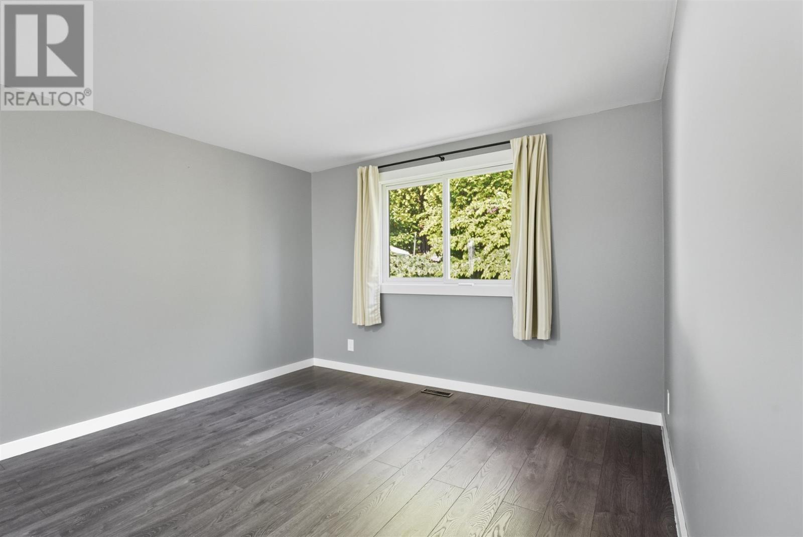 












62 Dieppe AVE

,
Elliot Lake,




Ontario
P5A1H3

