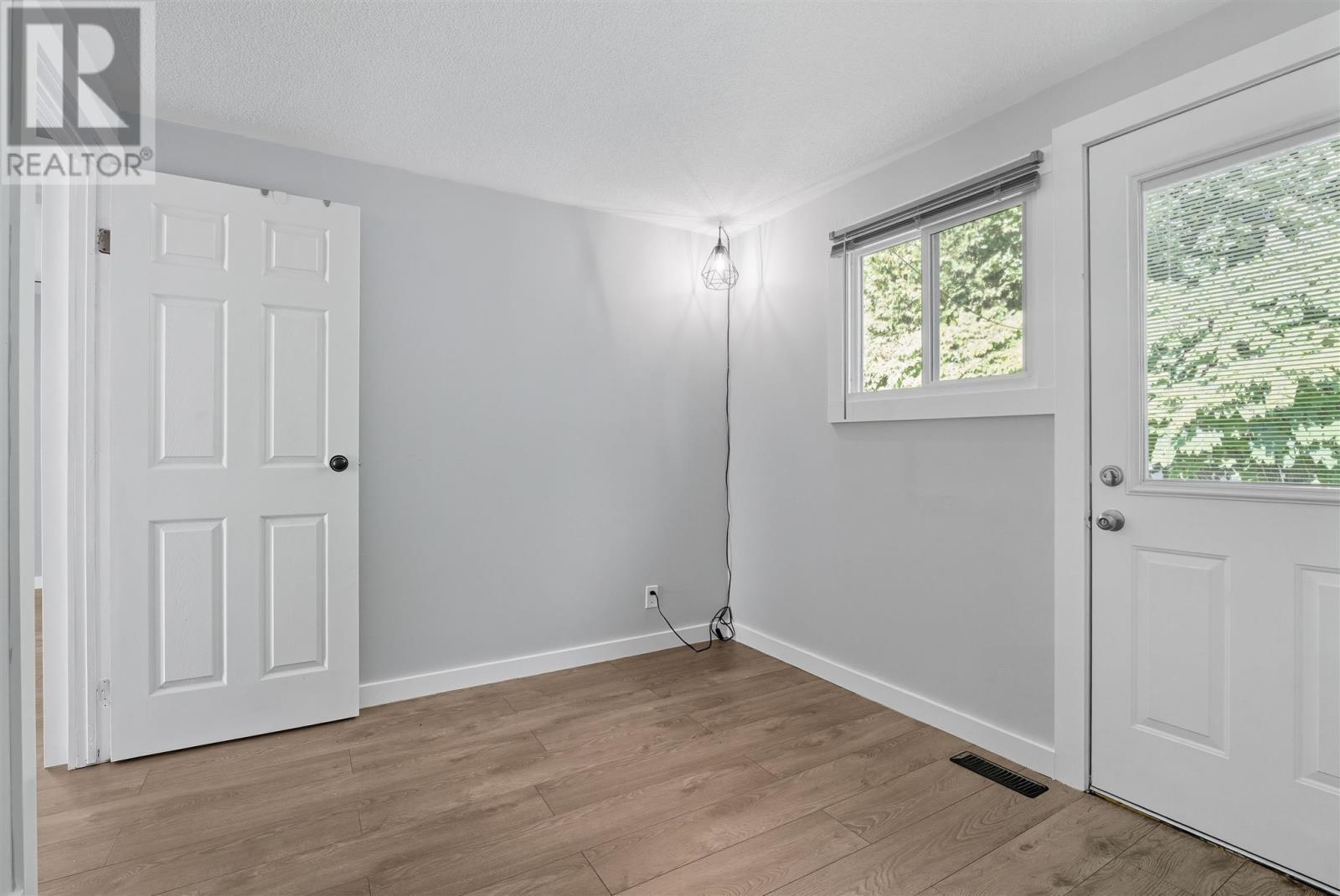 












62 Dieppe AVE

,
Elliot Lake,




Ontario
P5A1H3

