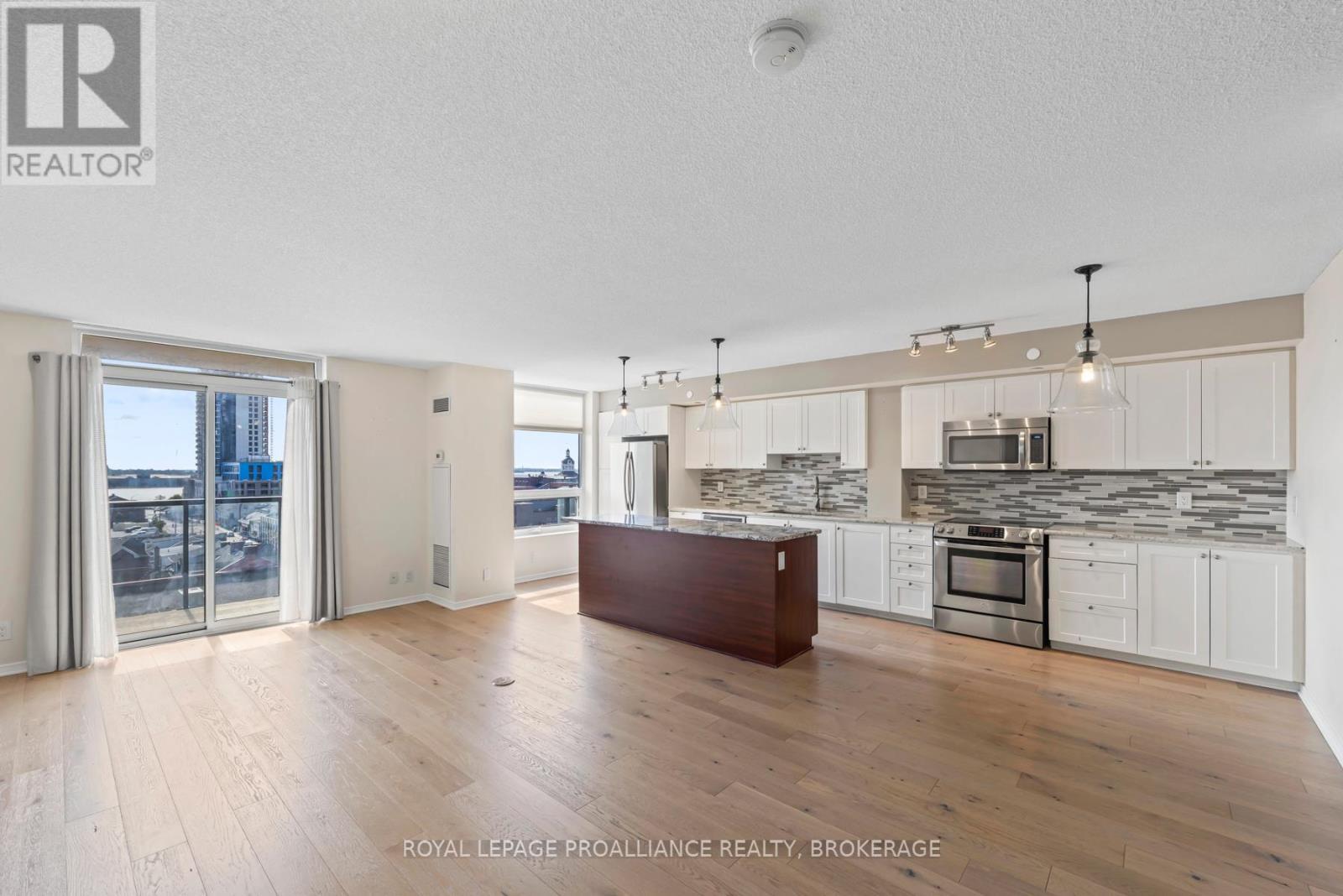 












709 - 121 QUEEN STREET

,
Kingston (East of Sir John A. Blvd),




Ontario
K7K0G6

