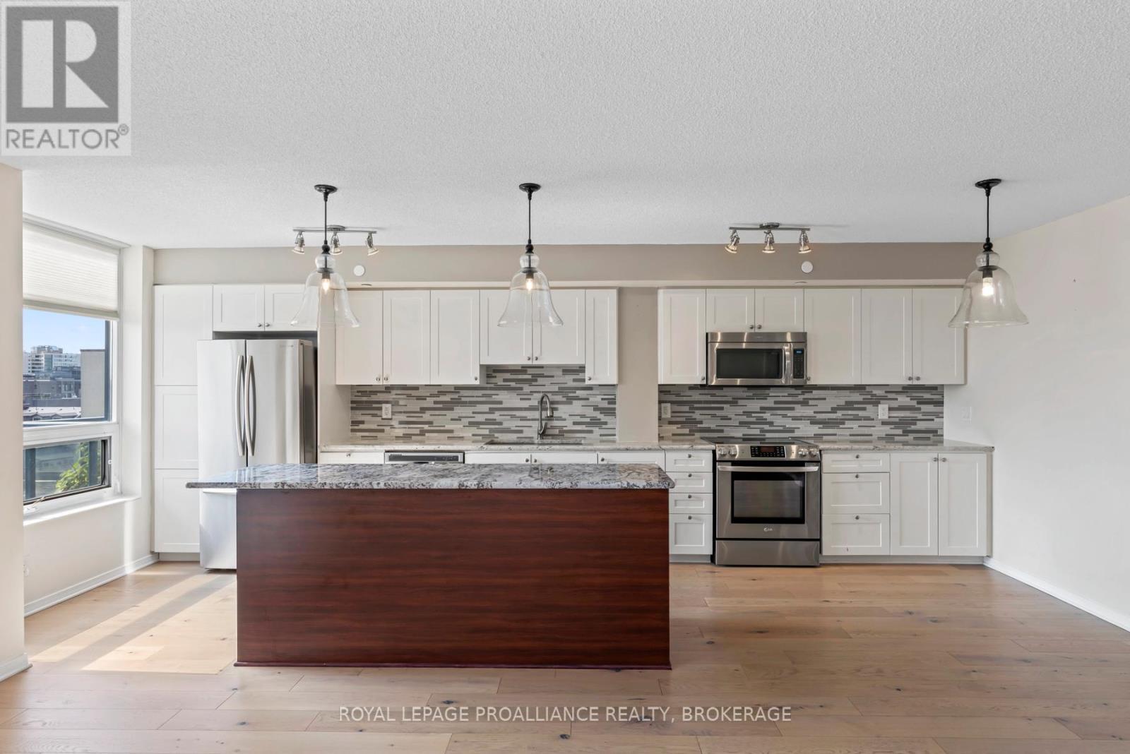 












709 - 121 QUEEN STREET

,
Kingston (East of Sir John A. Blvd),




Ontario
K7K0G6

