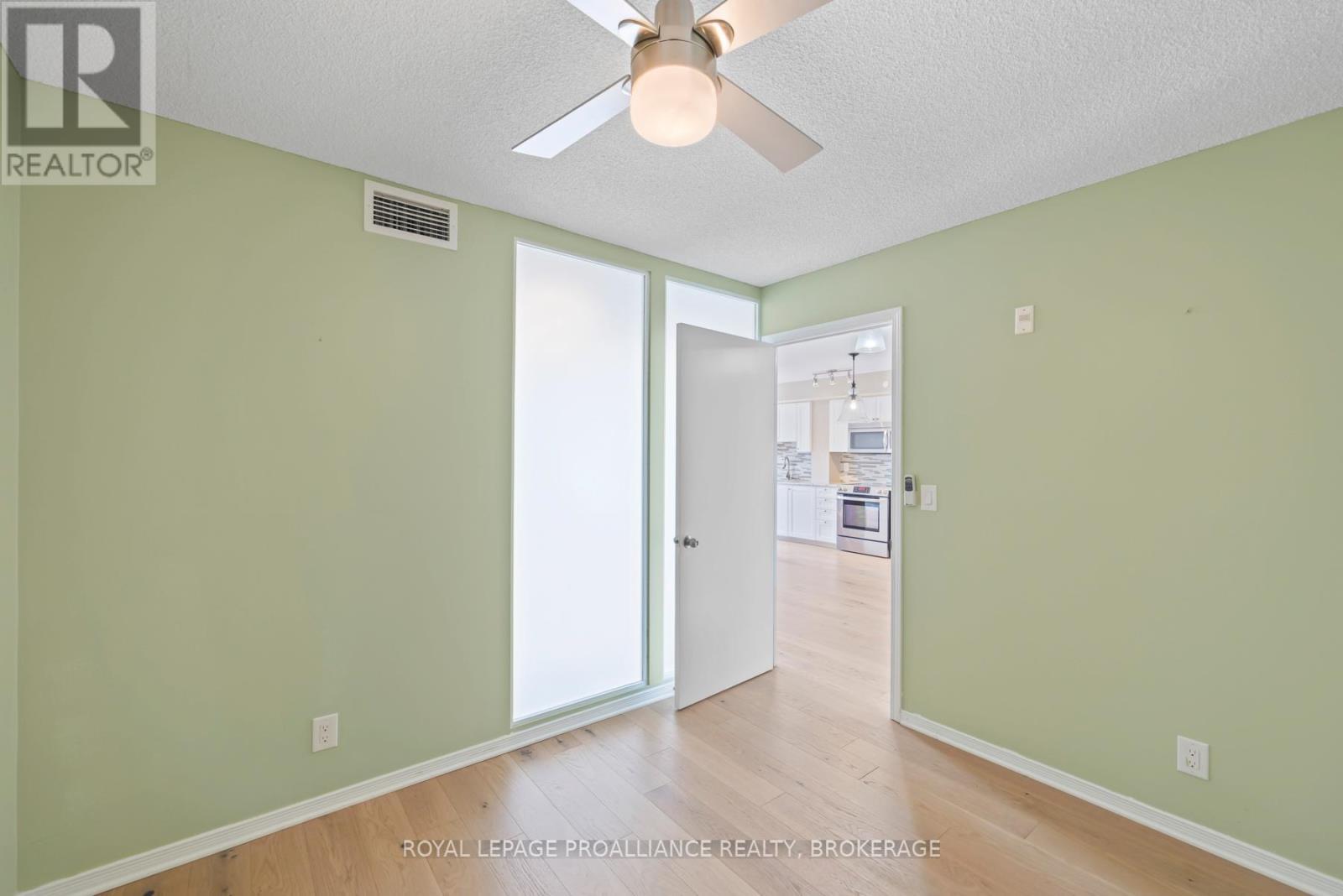












709 - 121 QUEEN STREET

,
Kingston (East of Sir John A. Blvd),




Ontario
K7K0G6

