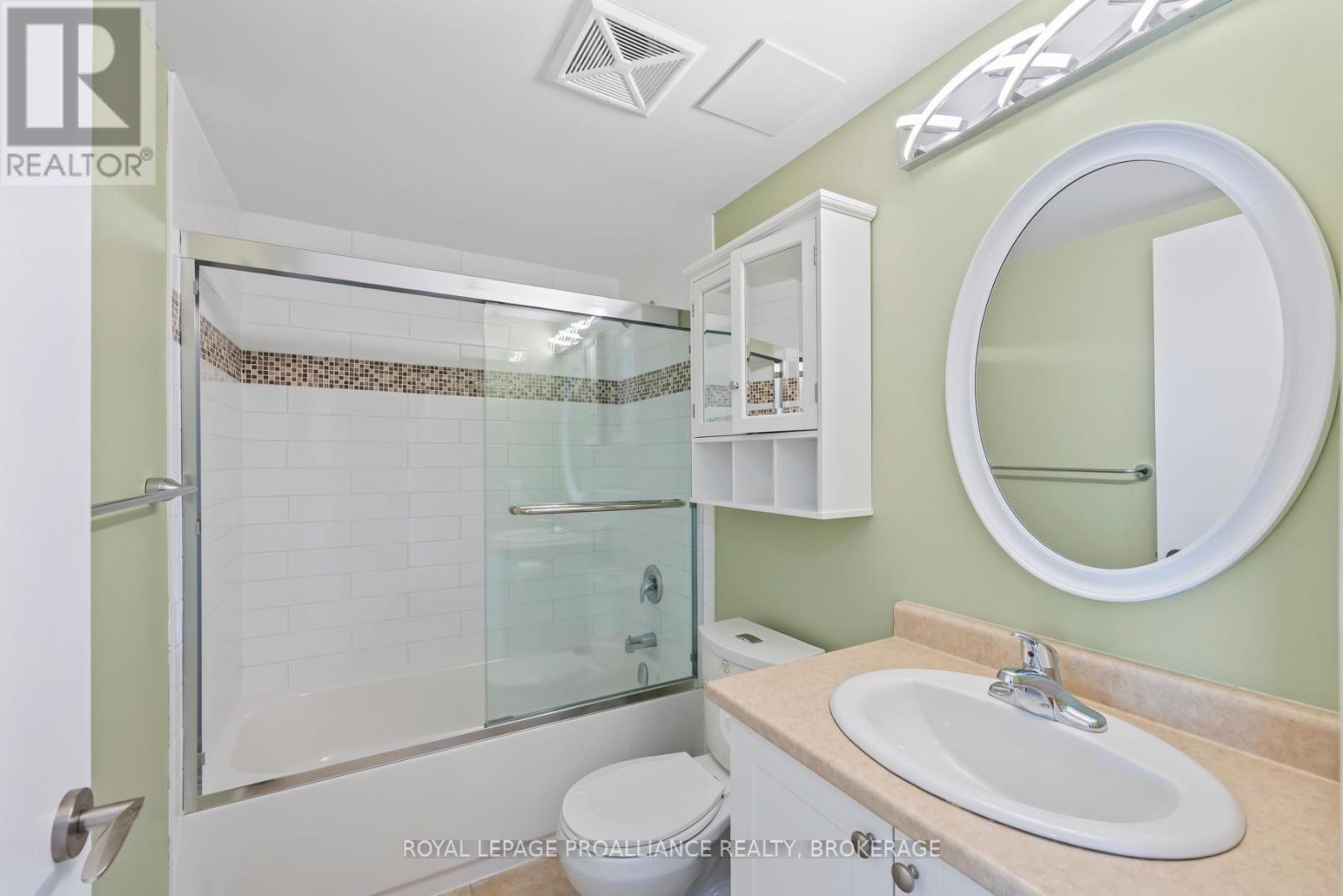 












709 - 121 QUEEN STREET

,
Kingston (East of Sir John A. Blvd),




Ontario
K7K0G6

