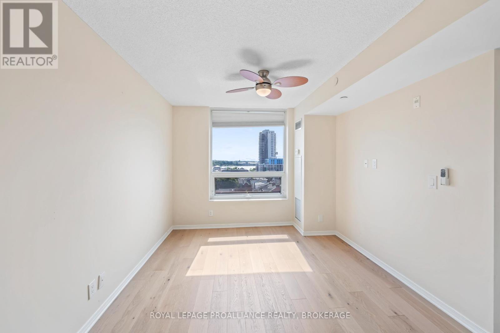 












709 - 121 QUEEN STREET

,
Kingston (East of Sir John A. Blvd),




Ontario
K7K0G6


