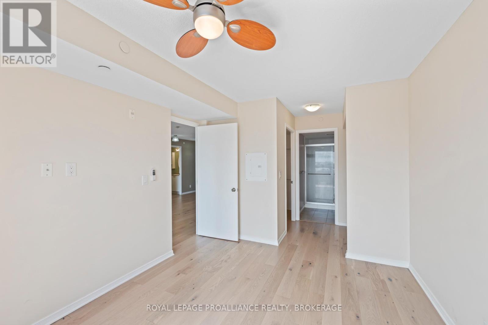 












709 - 121 QUEEN STREET

,
Kingston (East of Sir John A. Blvd),




Ontario
K7K0G6

