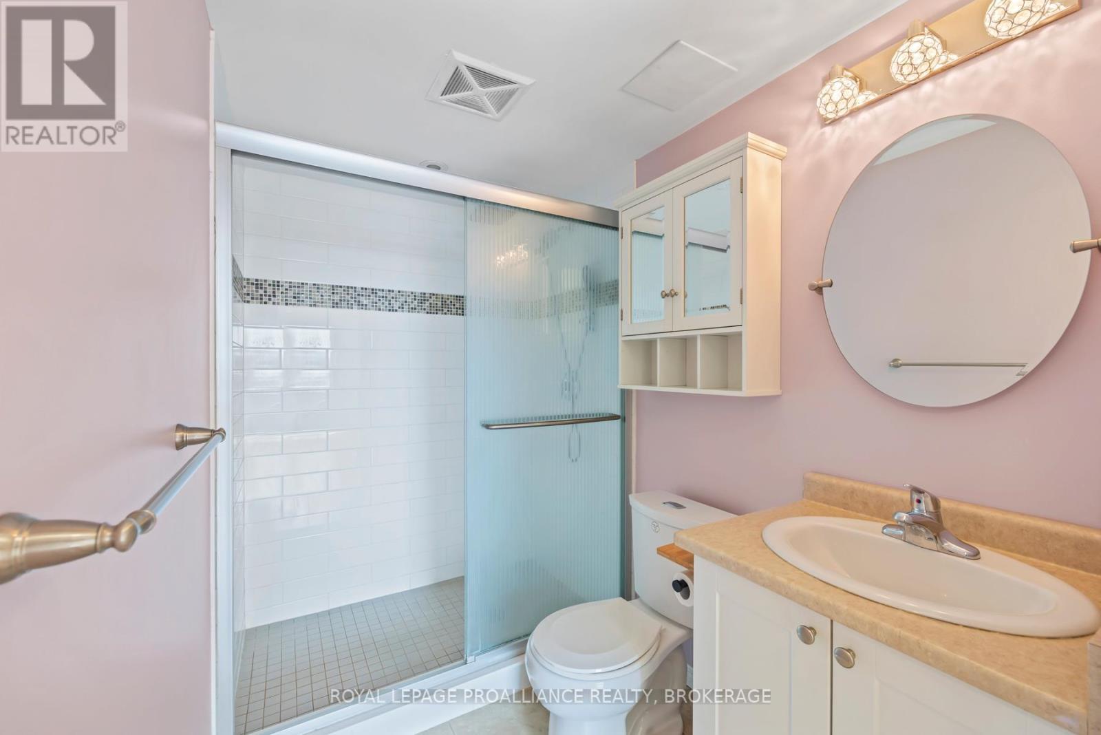












709 - 121 QUEEN STREET

,
Kingston (East of Sir John A. Blvd),




Ontario
K7K0G6

