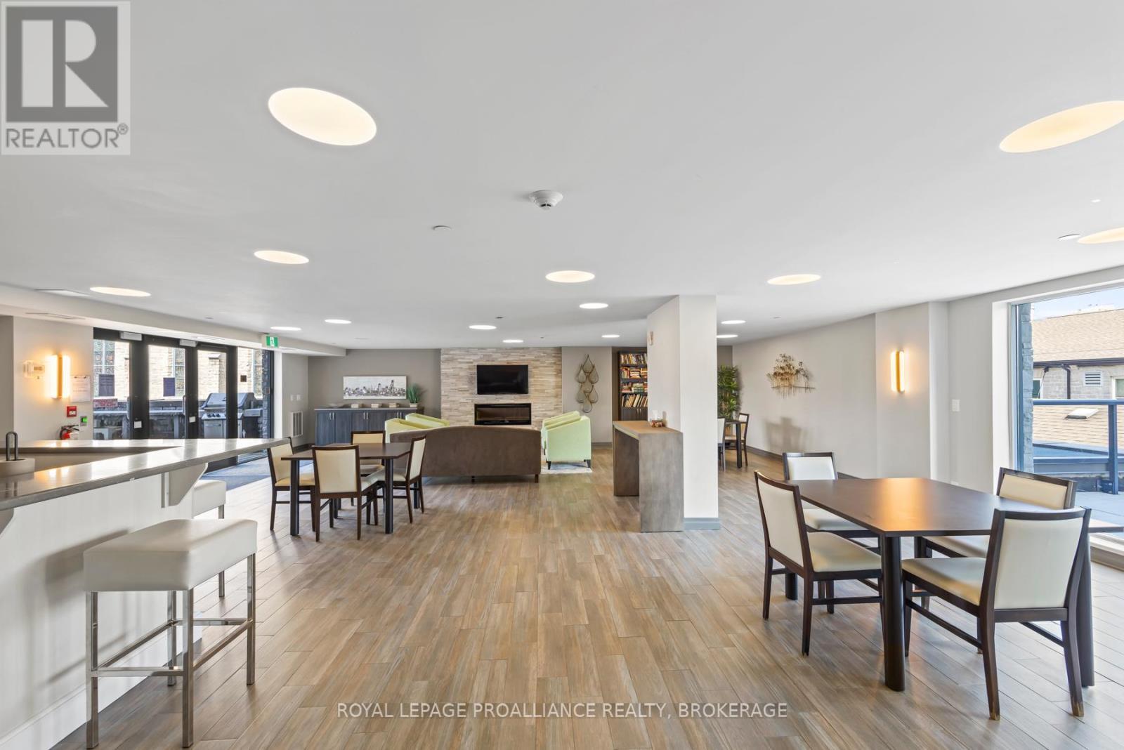 












709 - 121 QUEEN STREET

,
Kingston (East of Sir John A. Blvd),




Ontario
K7K0G6

