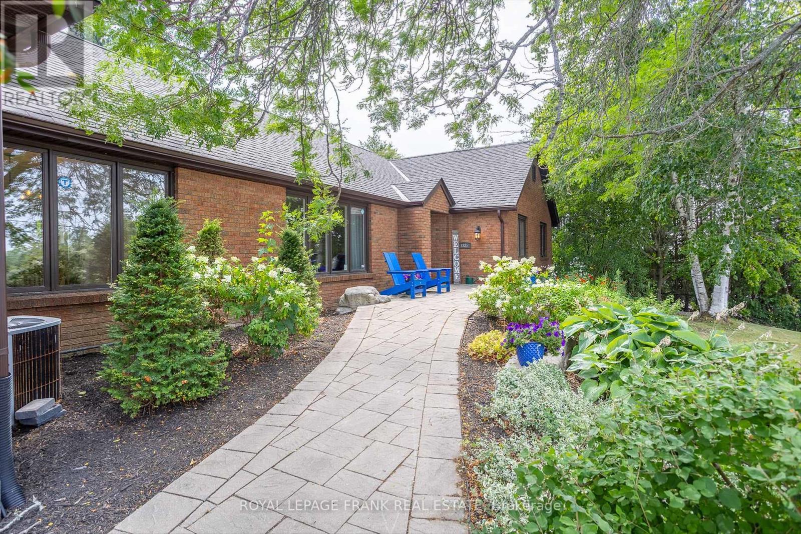 












1887 CAMPBELL AVENUE

,
Cavan Monaghan (Cavan-Monaghan),




Ontario
K9J0E5


