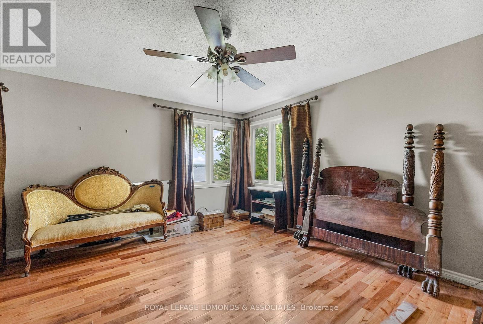 












1095 MOUNTAINVIEW DRIVE

,
Laurentian Valley,




Ontario
K8A8E3

