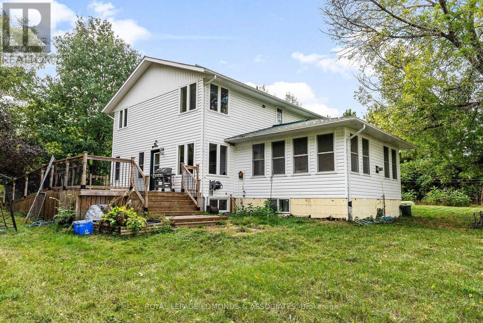 












1095 MOUNTAINVIEW DRIVE

,
Laurentian Valley,




Ontario
K8A8E3

