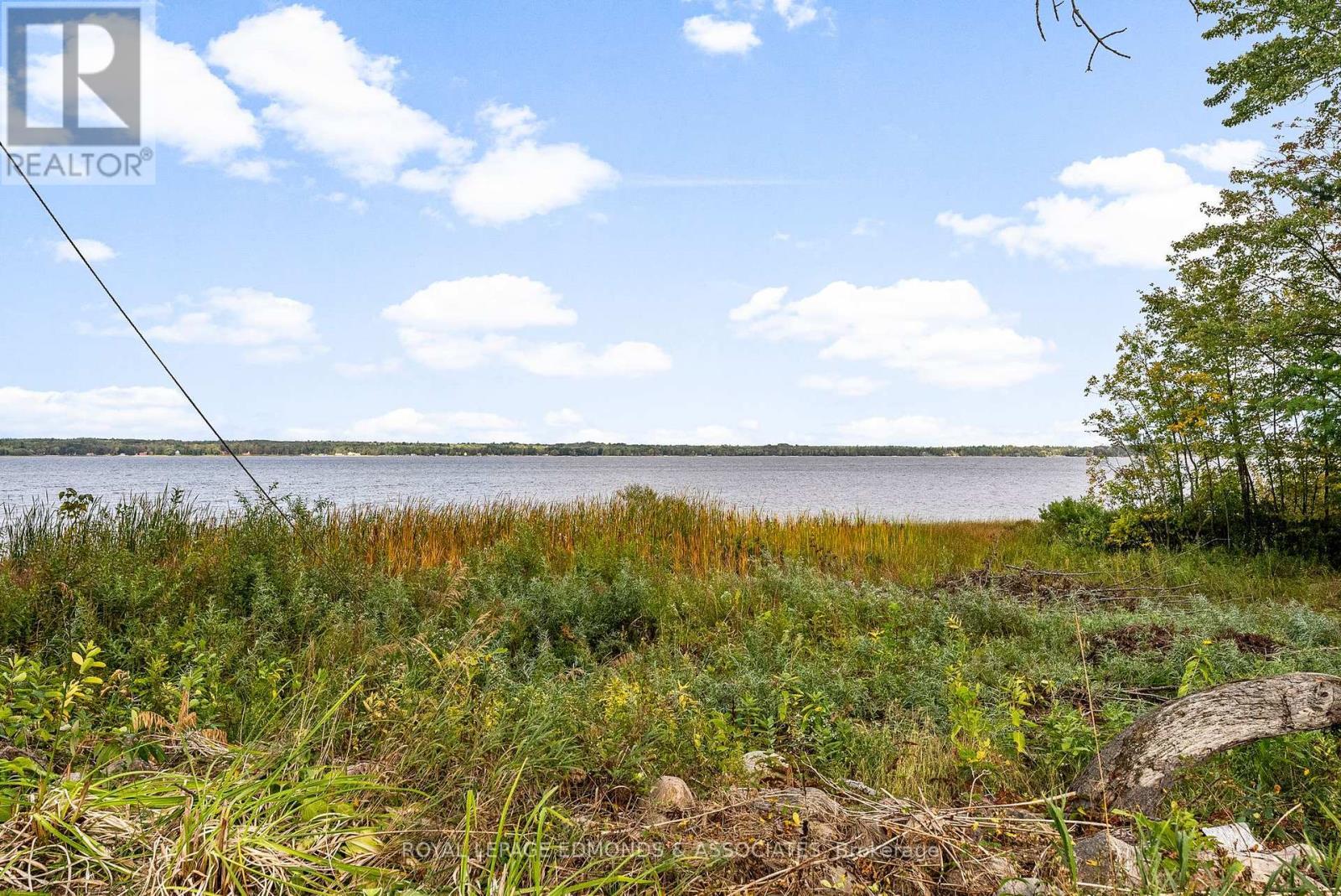 












1095 MOUNTAINVIEW DRIVE

,
Laurentian Valley,




Ontario
K8A8E3

