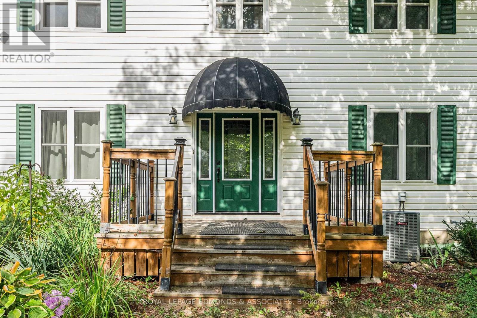 












1095 MOUNTAINVIEW DRIVE

,
Laurentian Valley,




Ontario
K8A8E3

