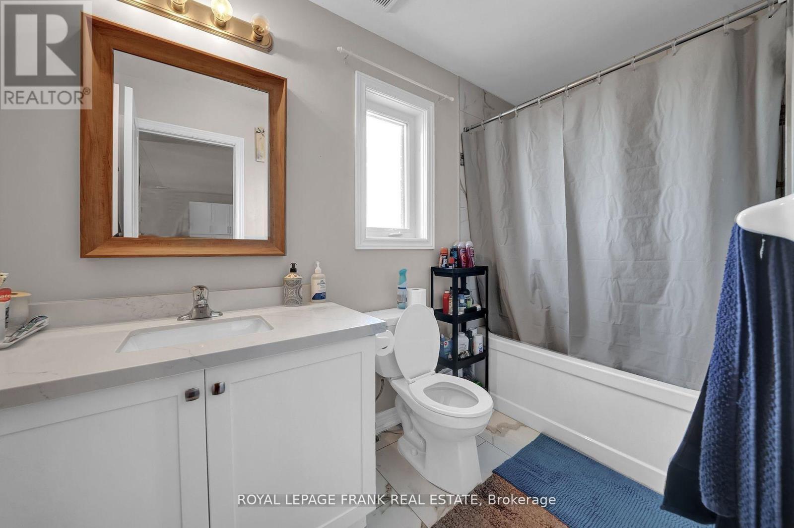 












402 OLIVE AVENUE

,
Oshawa (Central),




Ontario
L1H2R1

