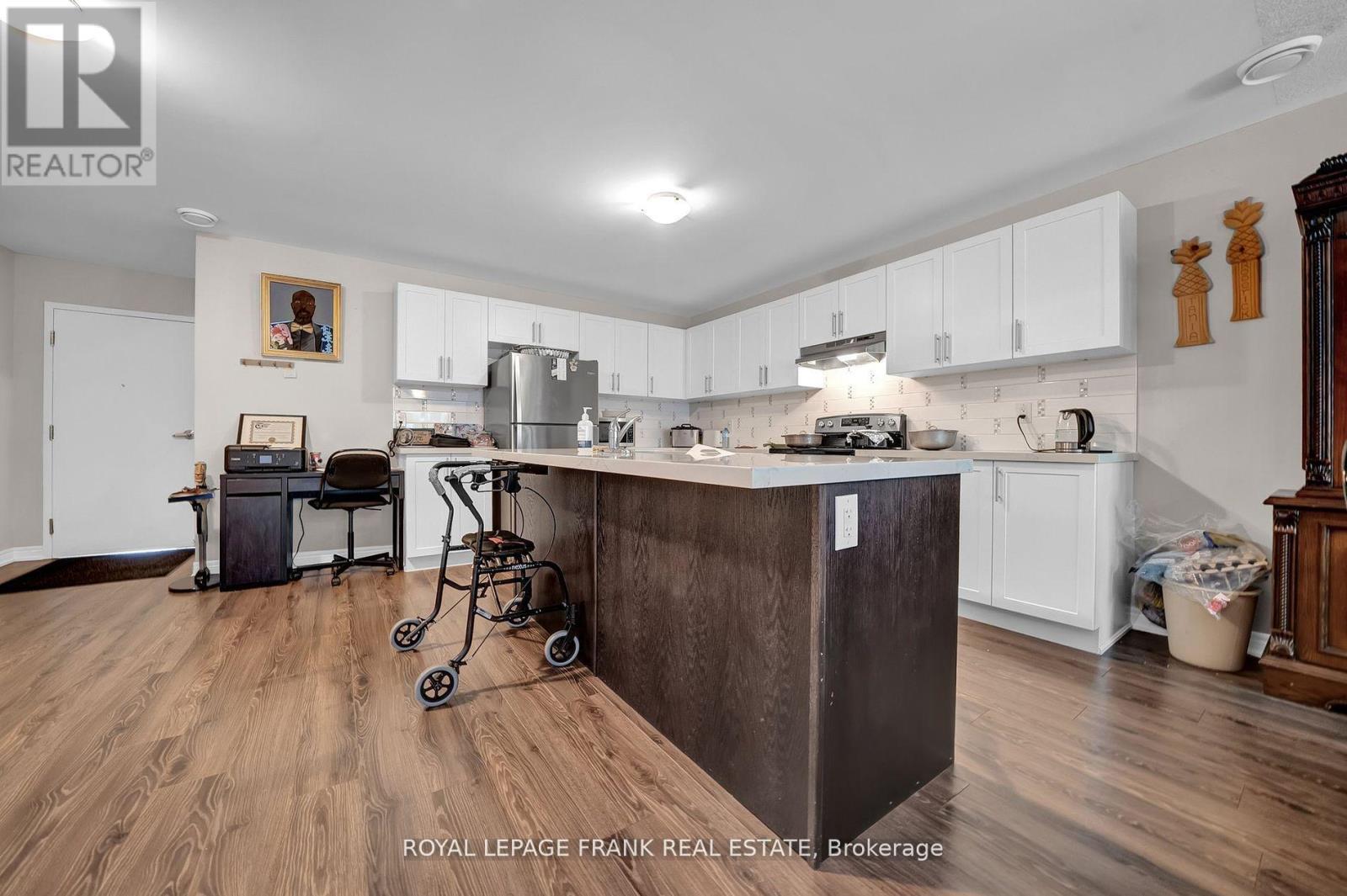 












402 OLIVE AVENUE

,
Oshawa (Central),




Ontario
L1H2R1

