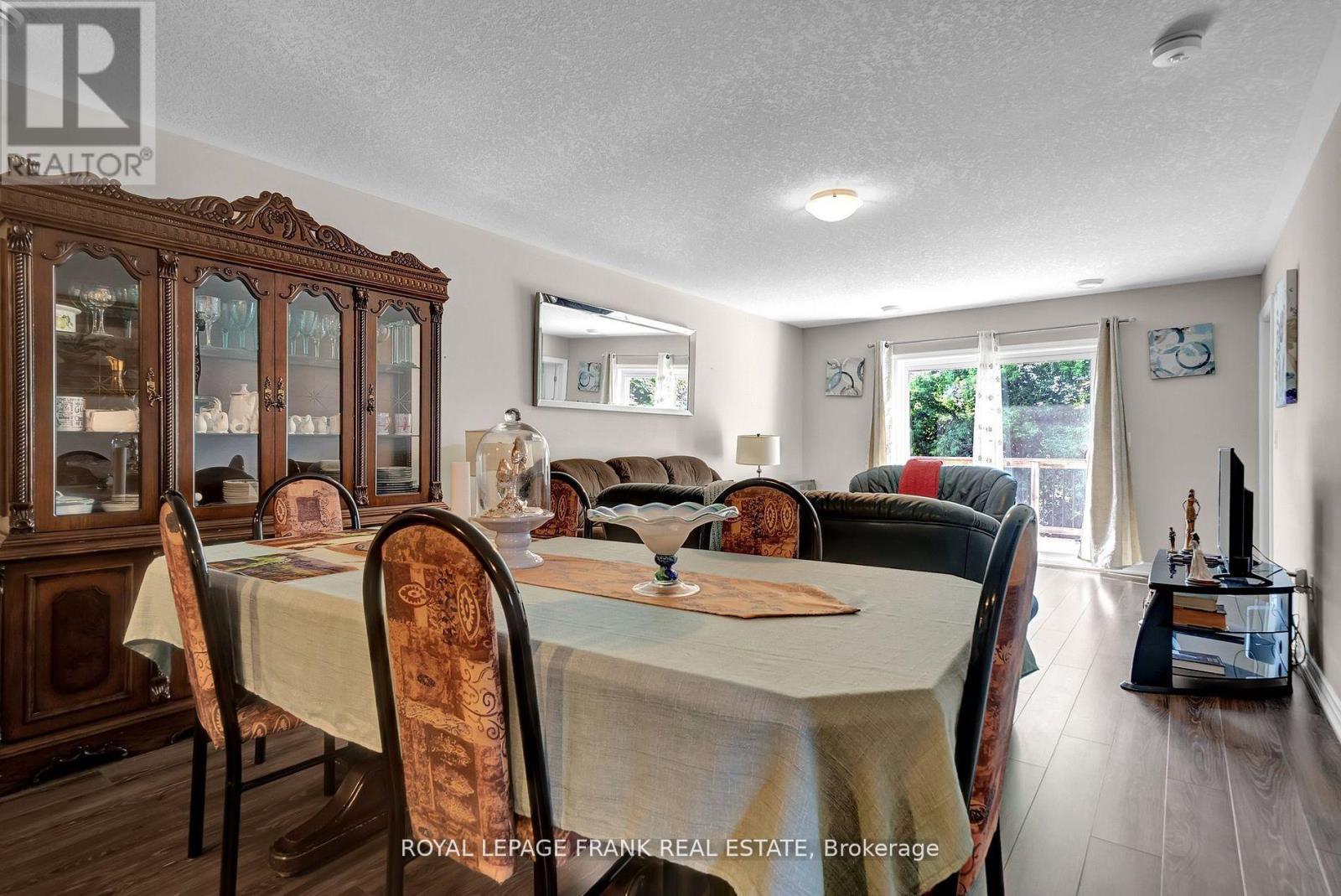 












402 OLIVE AVENUE

,
Oshawa (Central),




Ontario
L1H2R1

