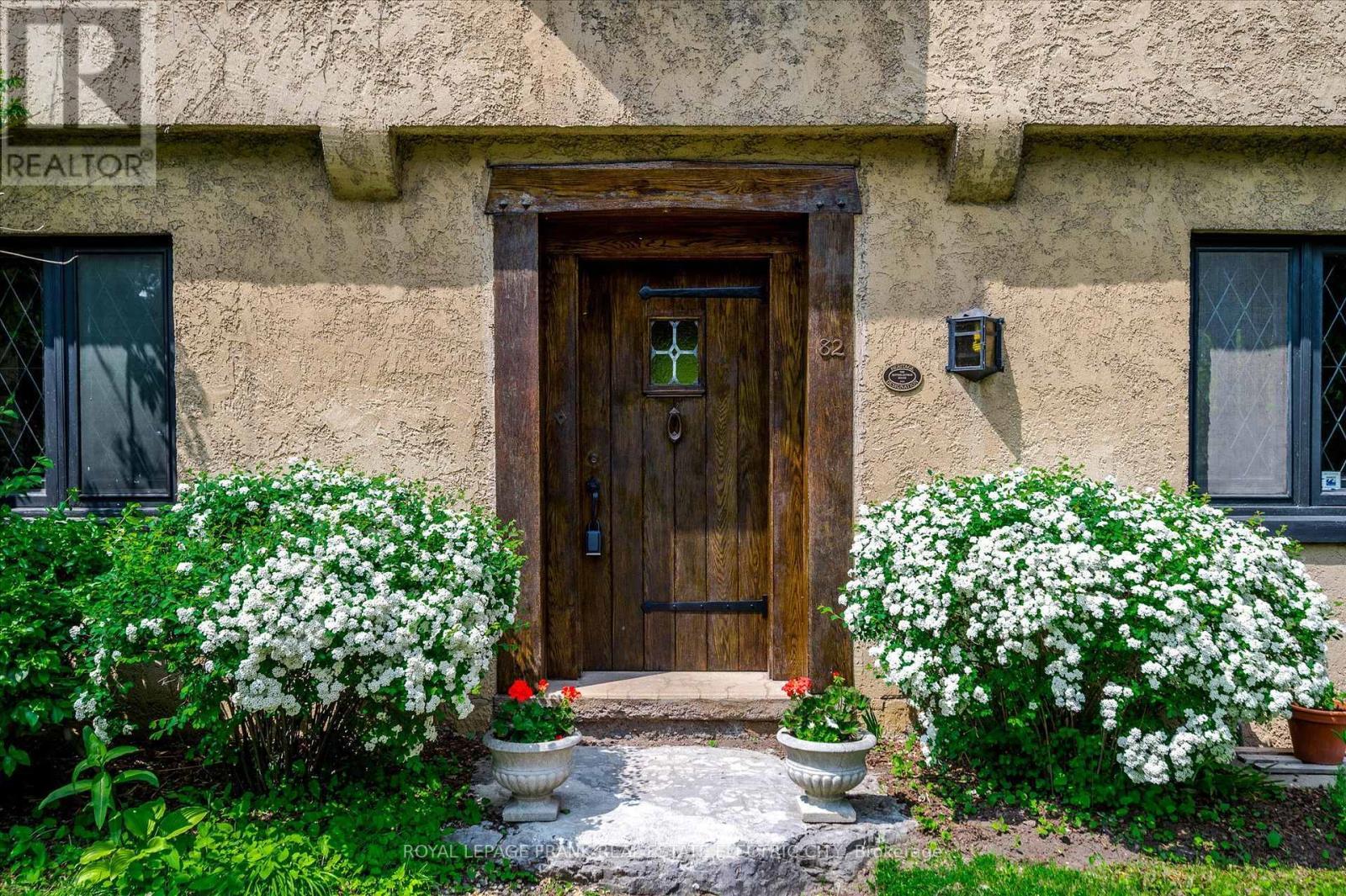 












82 DUBLIN STREET

,
Peterborough (Town Ward 3),




Ontario
K9H3A9

