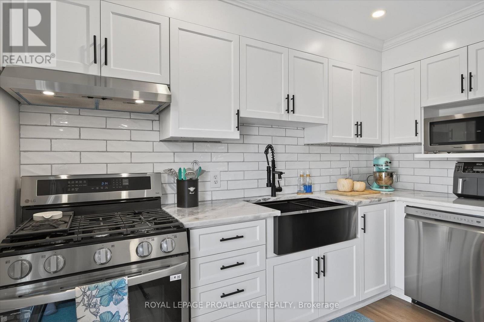 












845 STEWART DRIVE

,
Peterborough (Ashburnham Ward 4),




Ontario
K9J7R3

