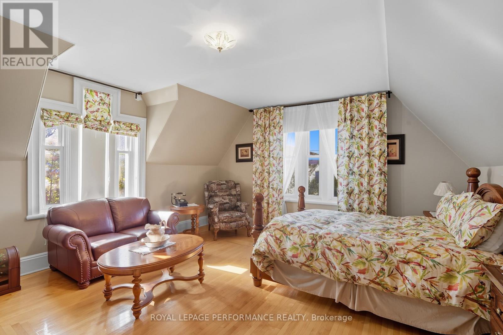 












8 JOHN STREET

,
Champlain,




Ontario
K0B1K0

