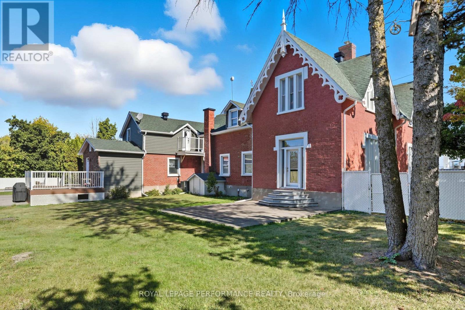 












8 JOHN STREET

,
Champlain,




Ontario
K0B1K0

