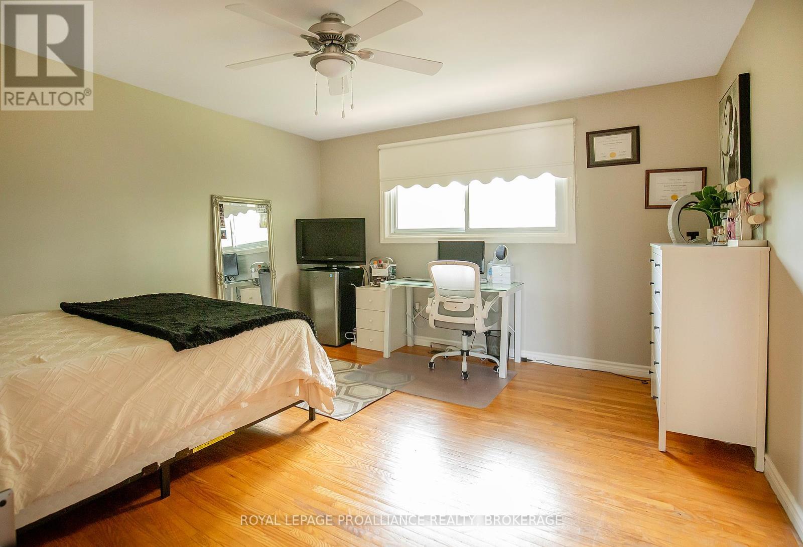 












296 OLYMPUS AVENUE

,
Kingston (City SouthWest),




Ontario
K7M4T9

