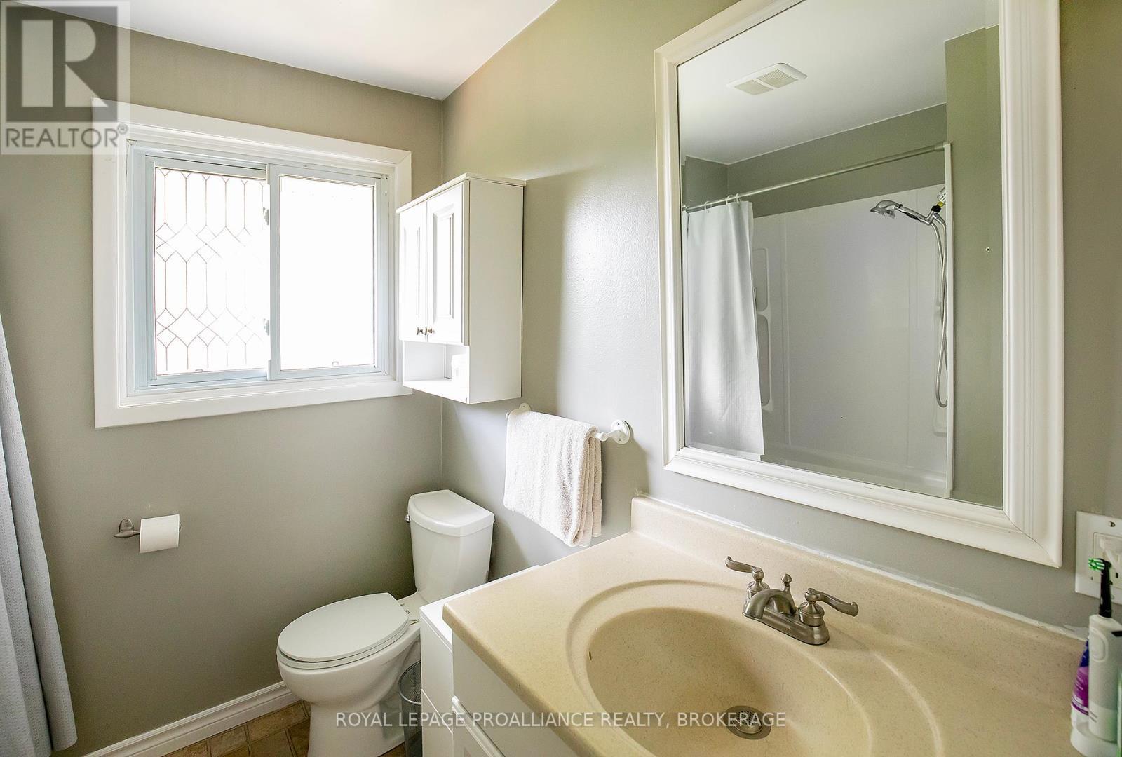 












296 OLYMPUS AVENUE

,
Kingston (City SouthWest),




Ontario
K7M4T9

