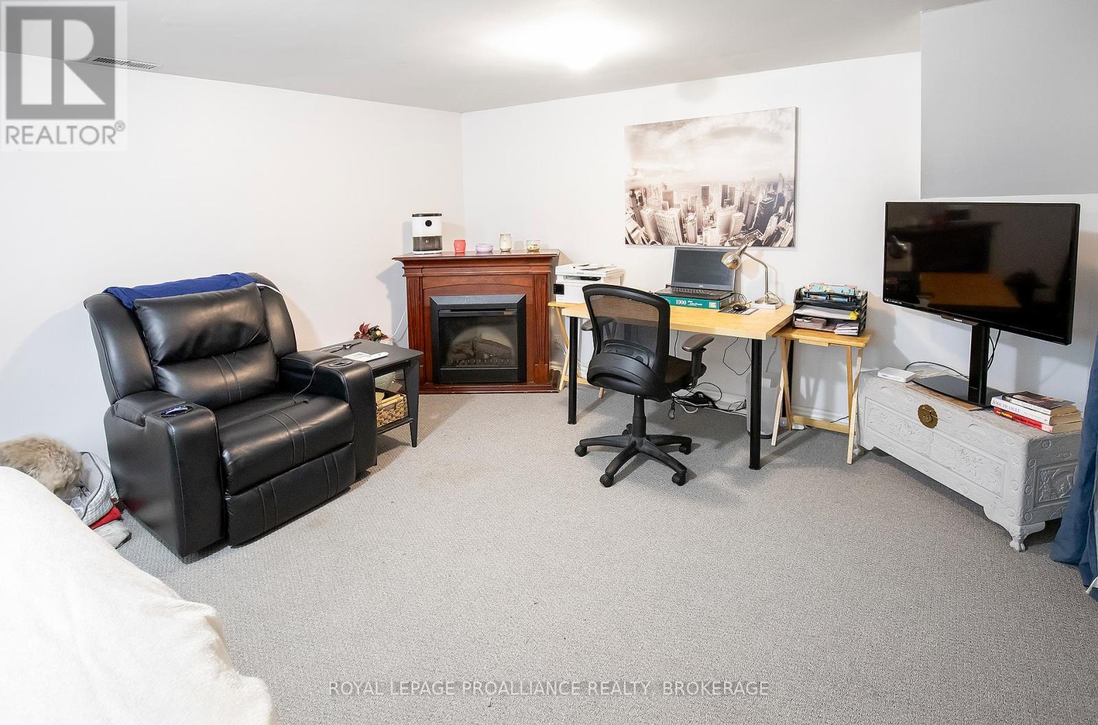 












296 OLYMPUS AVENUE

,
Kingston (City SouthWest),




Ontario
K7M4T9

