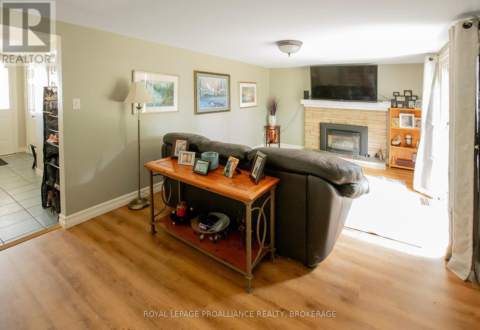 












296 OLYMPUS AVENUE

,
Kingston (City SouthWest),




Ontario
K7M4T9

