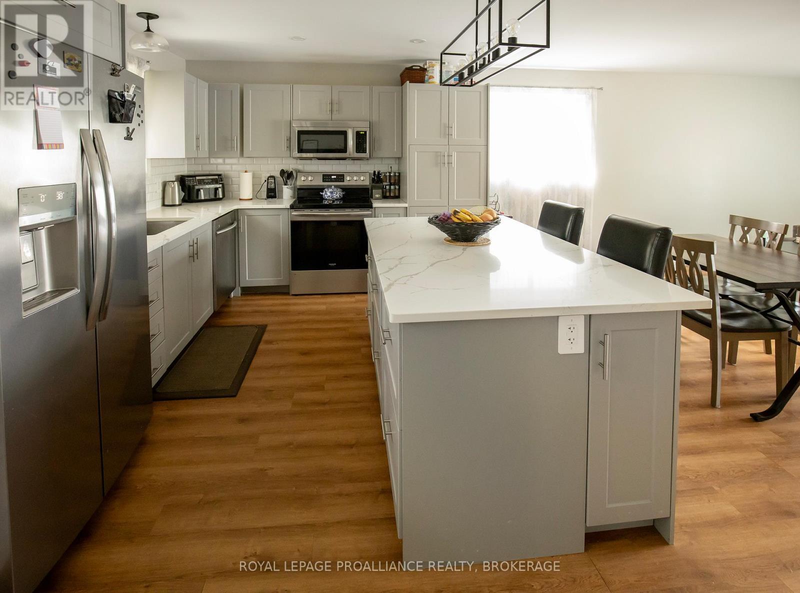 












296 OLYMPUS AVENUE

,
Kingston (City SouthWest),




Ontario
K7M4T9

