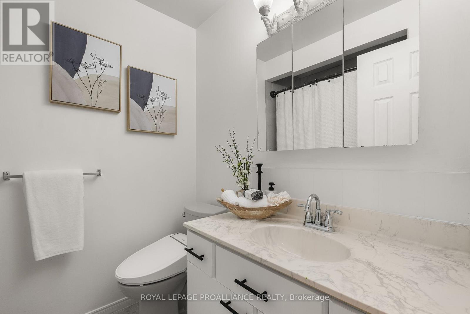 












10 LENORE AVENUE

,
Hamilton Township,




Ontario
K9A5M2

