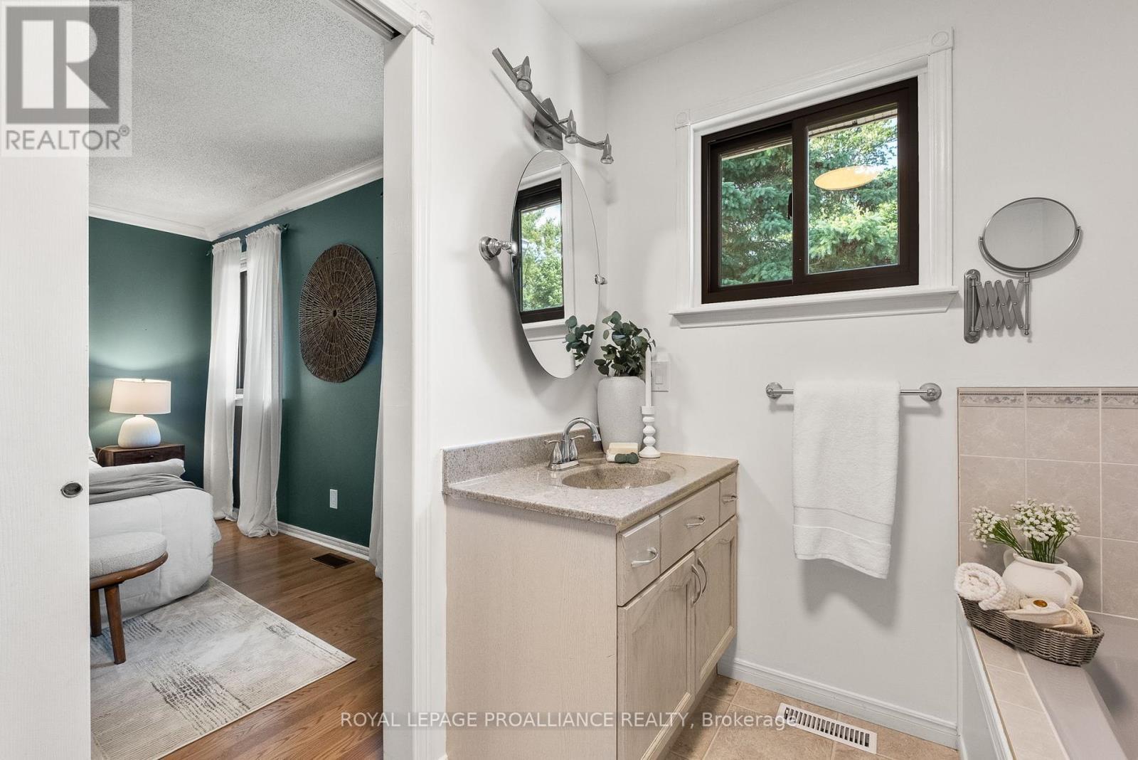 












10 LENORE AVENUE

,
Hamilton Township,




Ontario
K9A5M2


